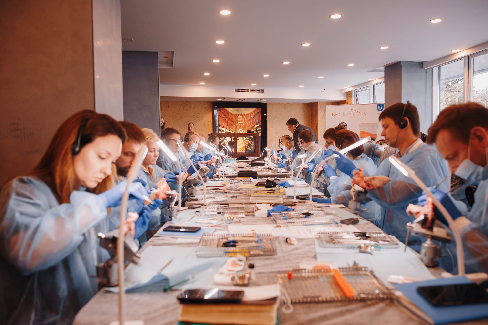 UP&DO Dental ACADEMY -  це освітній простір для стоматологів, які прагнуть працювати за найвищими світовими стандартами. Ми запрошуємо міжнародних експертів, створюємо практичні програми та допомагаємо лікарям впроваджувати сучасні методики у щоденну роботу.